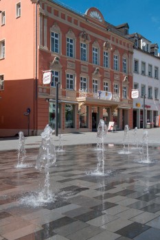 Bitburg, Platz am Spittel, Palladio Farbtöne 13.01, 13.03 und 13.05.