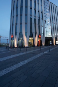 Frankfurt, Riedbergplatz, Umbriano Grauanthrazit gemasert.