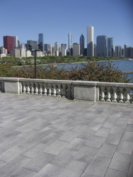 Chicago (USA), Shedd Aquarium, Umbriano Granitgrau-weiß gemasert.