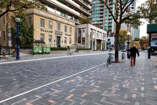 Toronto (CA), Yorkville Streetscape, Umbriano Objektfarben gemasert.