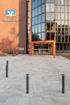 Bochum, Volksbank, Umbriano Granitbeige gemasert.