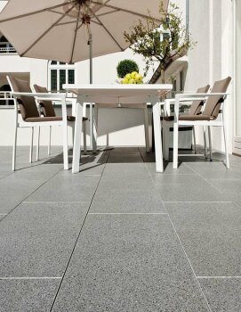 Platinum Terrassenplatten Granitgrau.